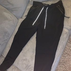american eagle joggers